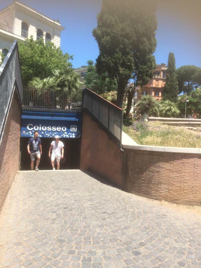 Casa Vacanza Colosseo Whole Holiday Home Apartment Da Pamino & Priscilla Rzym Zewnętrze zdjęcie